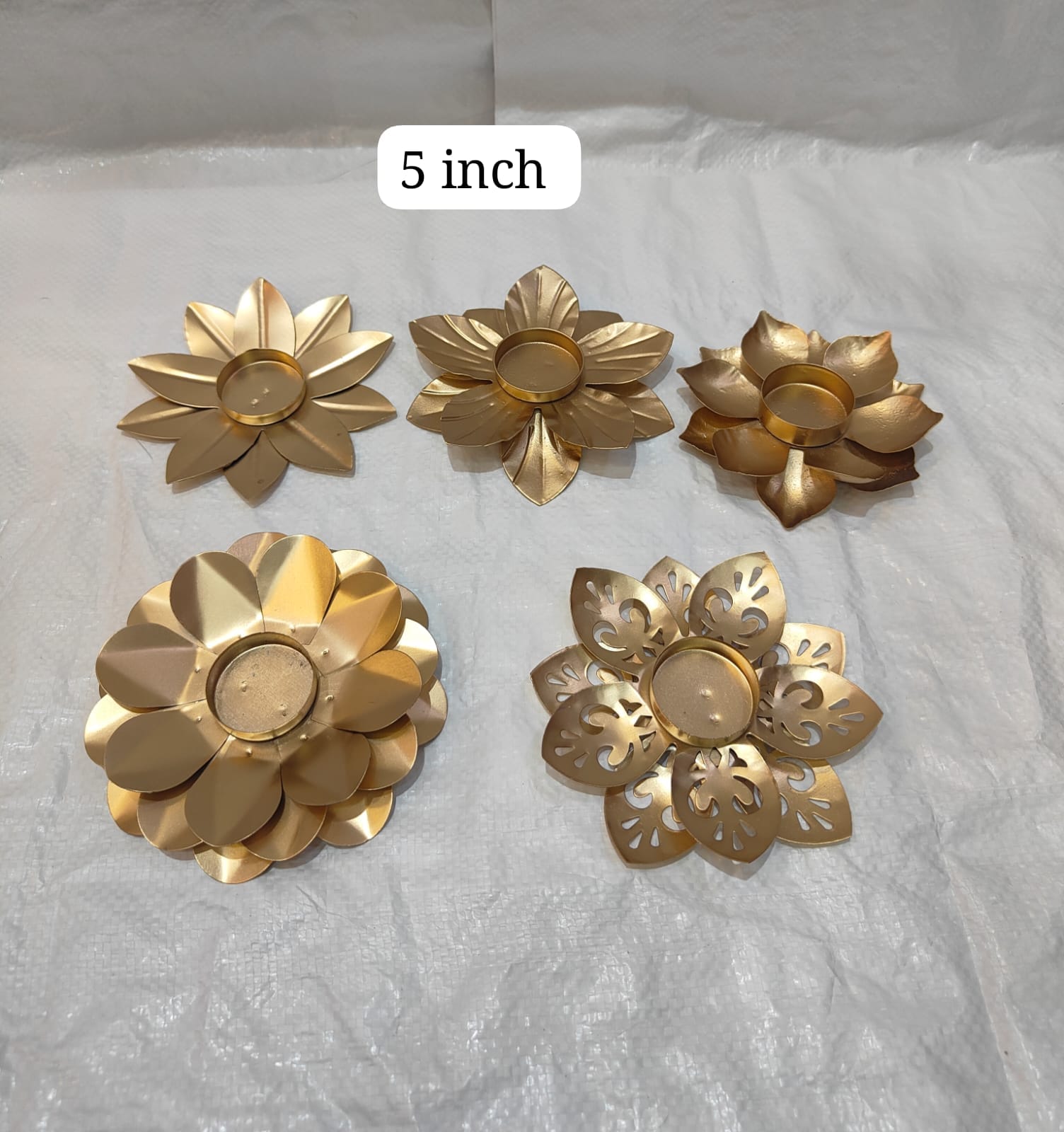 Tea light candle holder